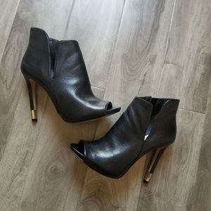 Guess ankle boots 8.5